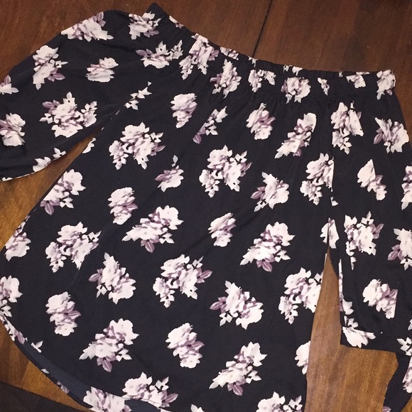 Tops - Off the shoulder floral blouse